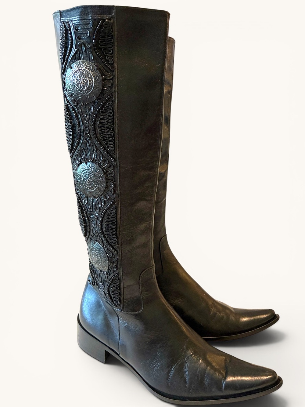 HEYRAUD woven beaded tall leather boots. Fabulous side panels. Pointy toe. Sz38